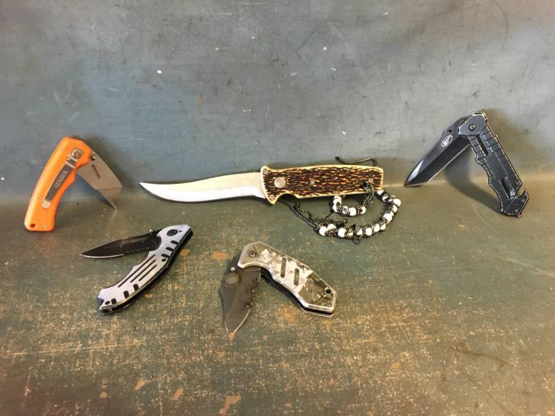 lot 27 image: Folding Knives and More