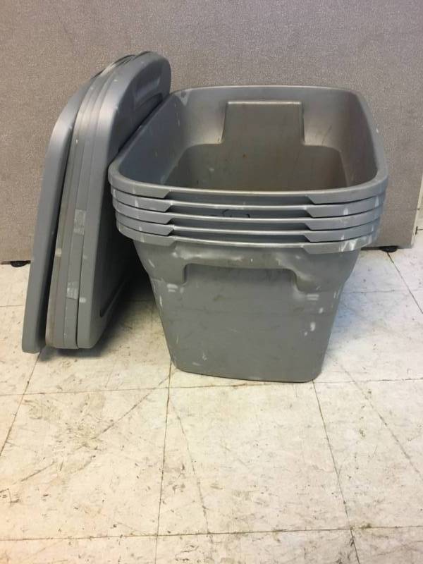 lot 40 image: 5 Plastic Bins