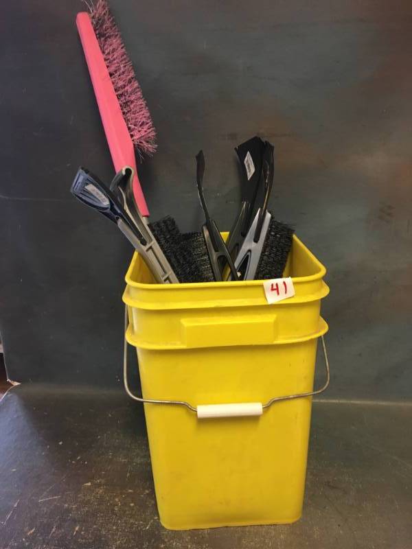 lot 41 image: 2 Gallon Bucket and Car Scrapers