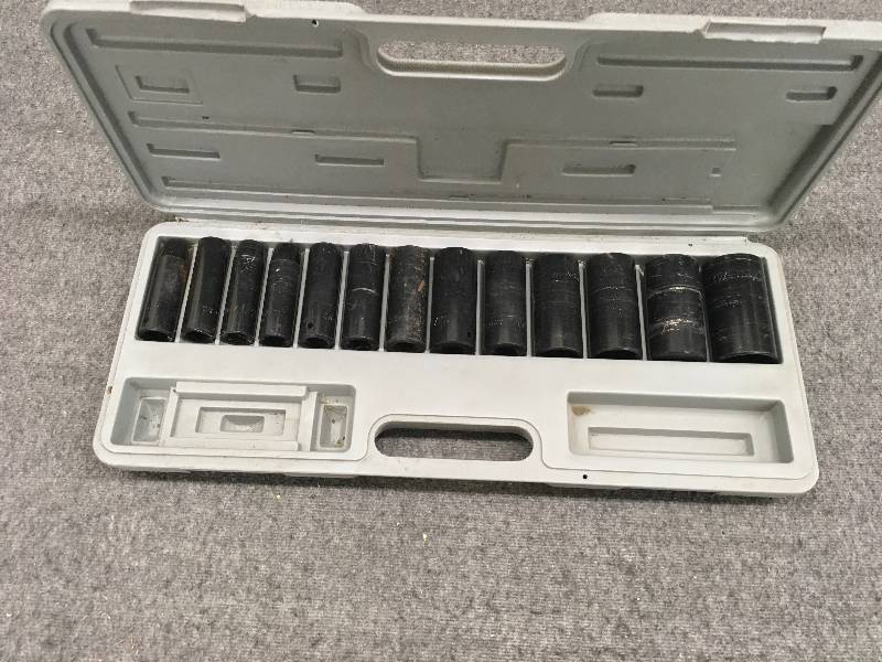 lot 2 image: 13 PC. Deep Socket Set