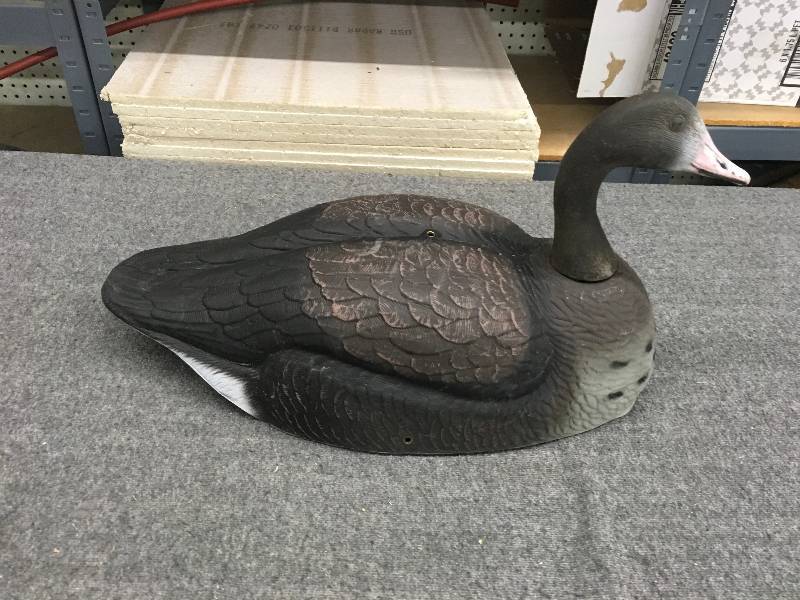 lot 10 image: 12 Geese Decoys