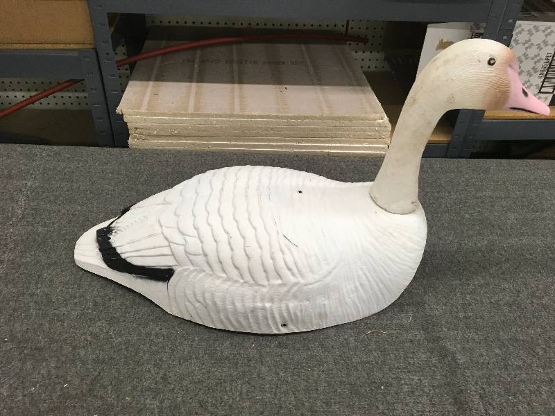 lot 11 image: 12 Snow Geese Decoys