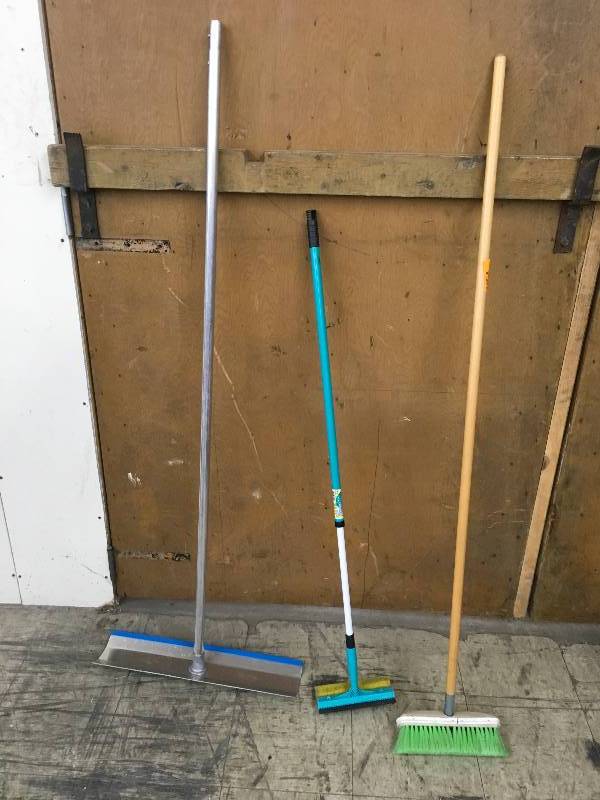 lot 22 image: Roof Snow Scraper, Broom, Sponge Mop