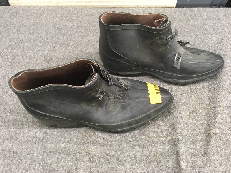 lot 35 image: Rain Boot Shoe Covers Size 11