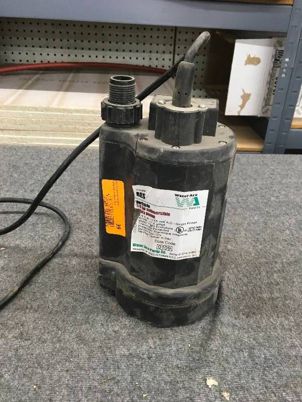 lot 39 image: Water Ace Portable 14 HP Submersible Utility Pump Model RES