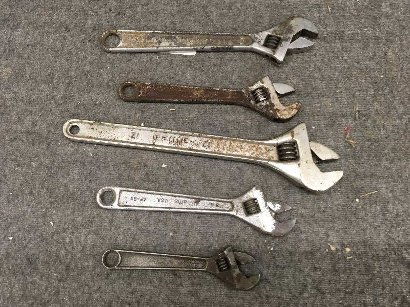 lot 53 image: 5 Wrenches