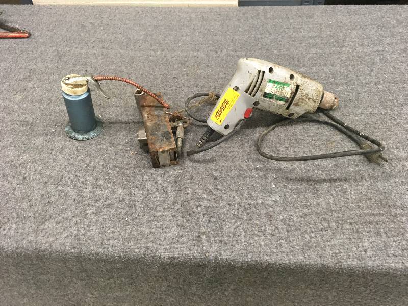 lot 56 image: Skil Reversing Drive-R-Drill, Oil Can, Magnet