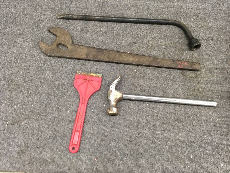 lot 64 image: Misc Tools