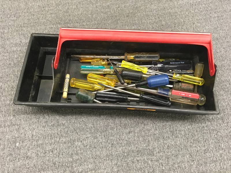 lot 69 image: Tool Crate Full Of Misc Screwdrivers