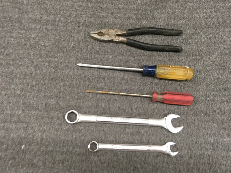 lot 71 image: Pliers, Screwdrivers, Wrenches
