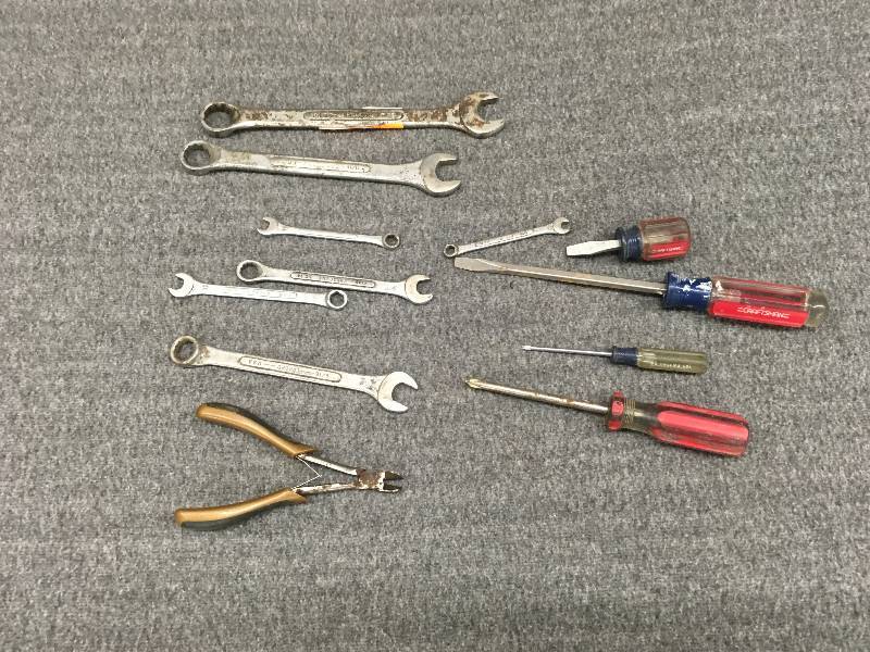 lot 72 image: Wrenches, Screwdrivers, Snipper