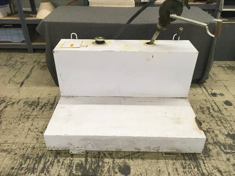 lot 80 image: Service Tank W Manual Pump