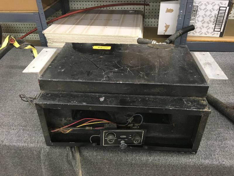 lot 90 image: Vehicle Roof Air Conditioner