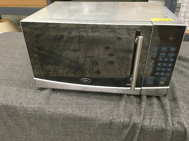 lot 97 image: Oster OGB61101 Household Microwave Oven
