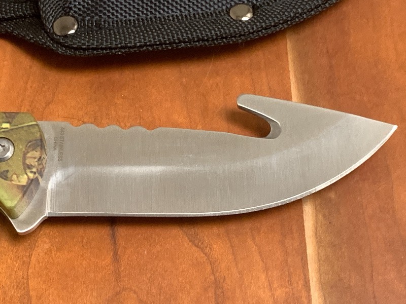 lot 22 image: (1) Stainless Steel Field-Dressing Knife