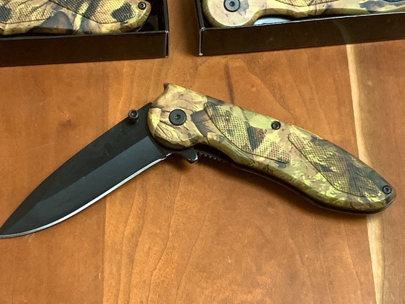 lot 29 image: (3) New Pocket Knives