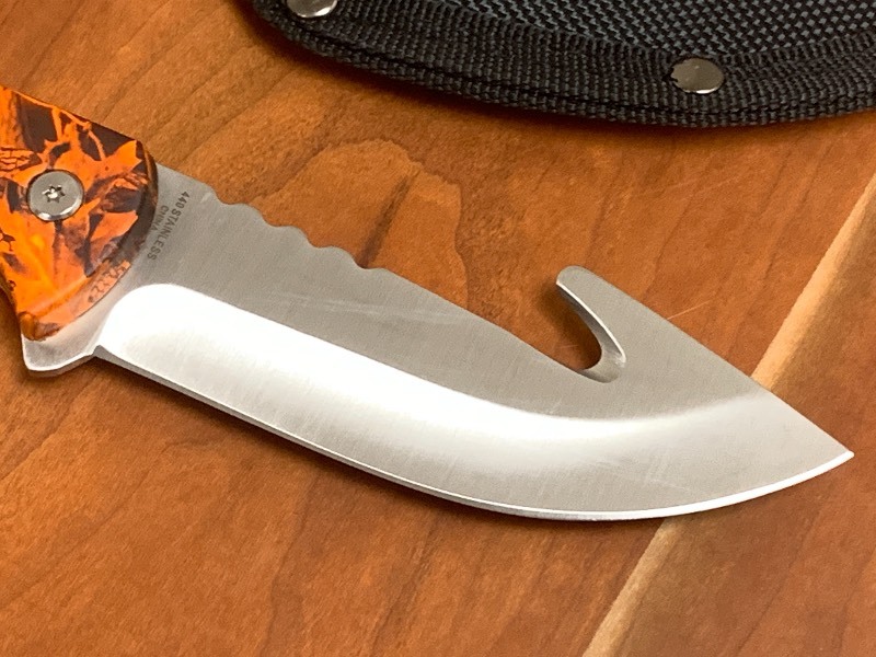 lot 16 image: (1) Stainless Steel Field-Dressing Knife