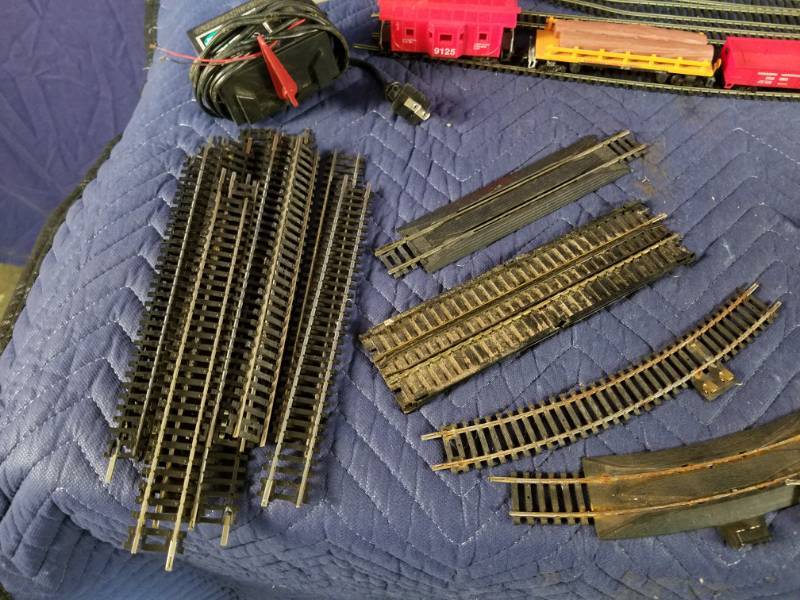 lot 17 image: Train Set and Track 