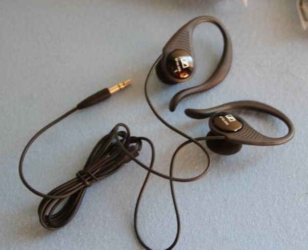 lot 49 image: Lot of Ten (10) NEW Sennheiser EP01 Lightweight Stereo Headphones