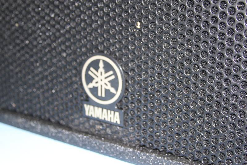 lot 5 image: Yamaha C112VA 350-Watt 350-Watt 2-Way Professional Passive  Flyable Audio PA Speaker