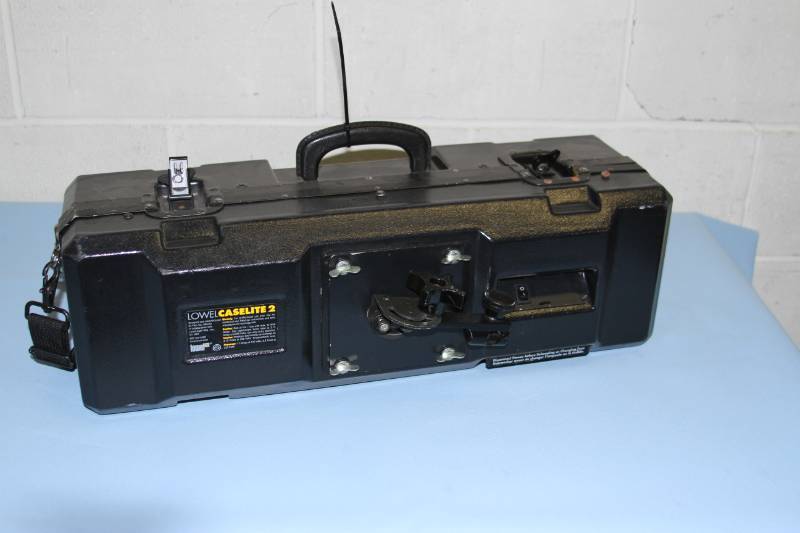 lot 33 image: Lowel CaseLight2 Professional Self-Contained Portable Fluorescent Light  Lighting System