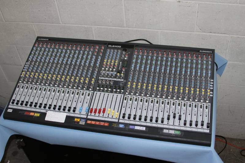 lot 39 image: Allen & Heath Dual-Function Pro Audio Live Mixer  Mixing Console