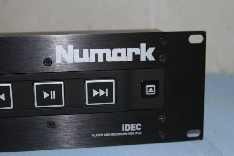 lot 57 image: Numark iDEC Rack-Mounted Playback & Recording Interface for Apple iPod