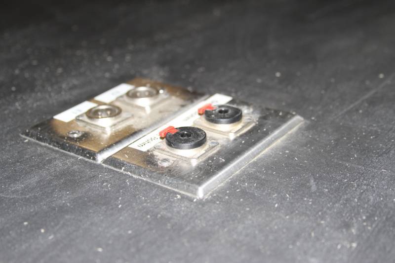 lot 85 image: Guitar Amplifier Pro Audio Sound Isolation Box  Enclosure