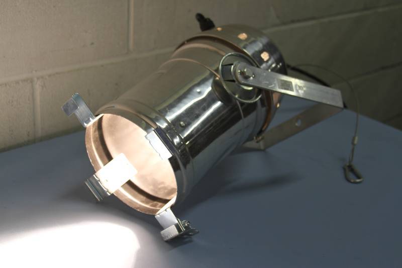 lot 95 image: Standard AC Plug Professional Silver Lighting  Light Unit with Safety Connector
