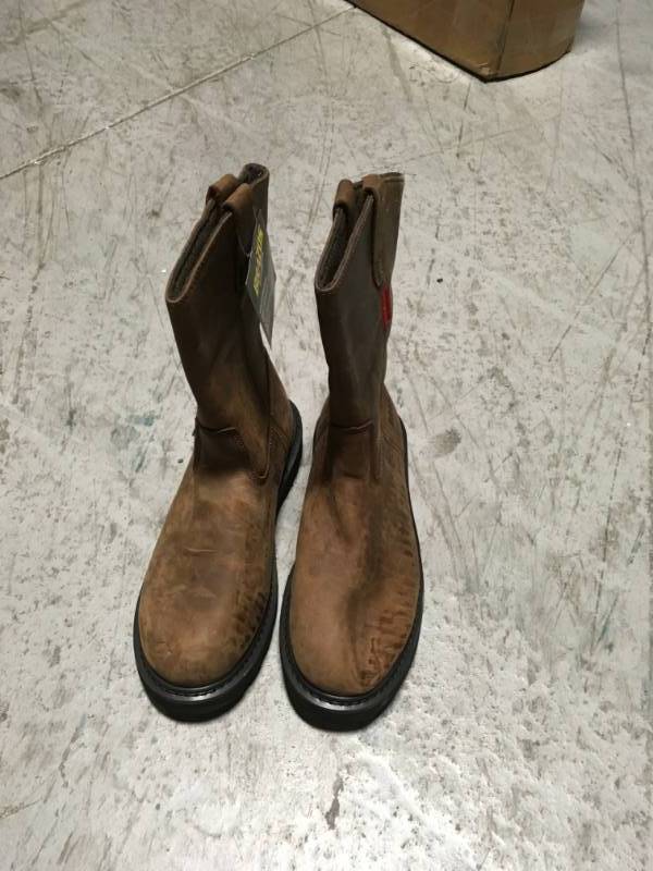 lot 35 image: MENS BOOTS SIZE 7.5D- GOOD CONDITION