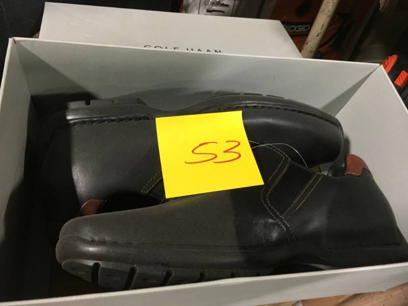 lot 53 image: Cole Haan Zeno Slip on Leather Loafer Mens Black Dress Shoes C24673 Size 11- not used