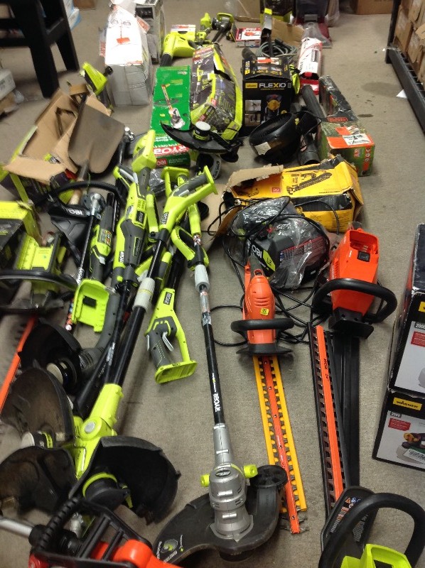 lot 151 image: Pallet of assorted outdoor salvage tools and others- not tested, missing pieces
