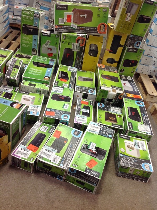 lot 152 image: Pallet with assorted Mailboxes