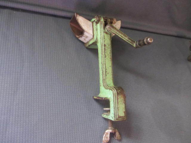 Art Deco Pea Sheller