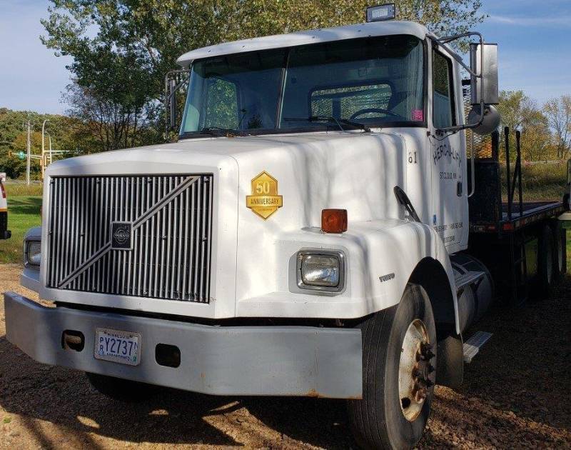 1996 Volvo Tiltbed Truck
