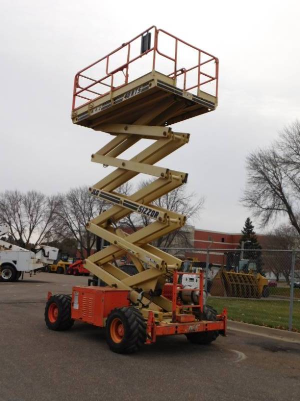1998 JLG Rough Terrrain Scissor Lift