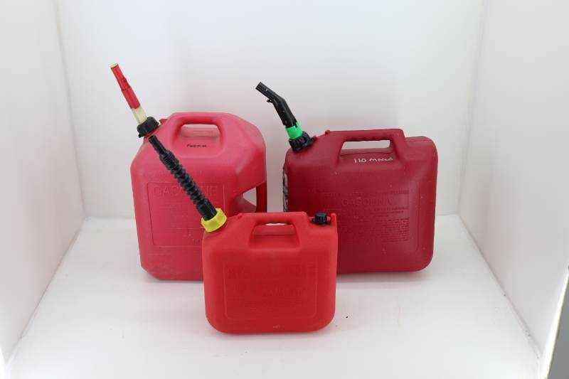 lot 40 image: (3) Plastic Gas Gans