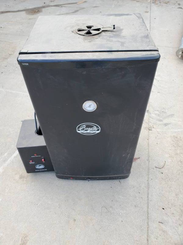 lot 19 image: Bradley Smoker