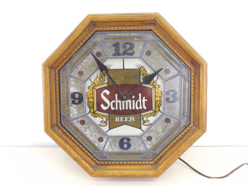 lot 12 image: Vintage WORKING Schmidt Beer Lighted Wall Clock
