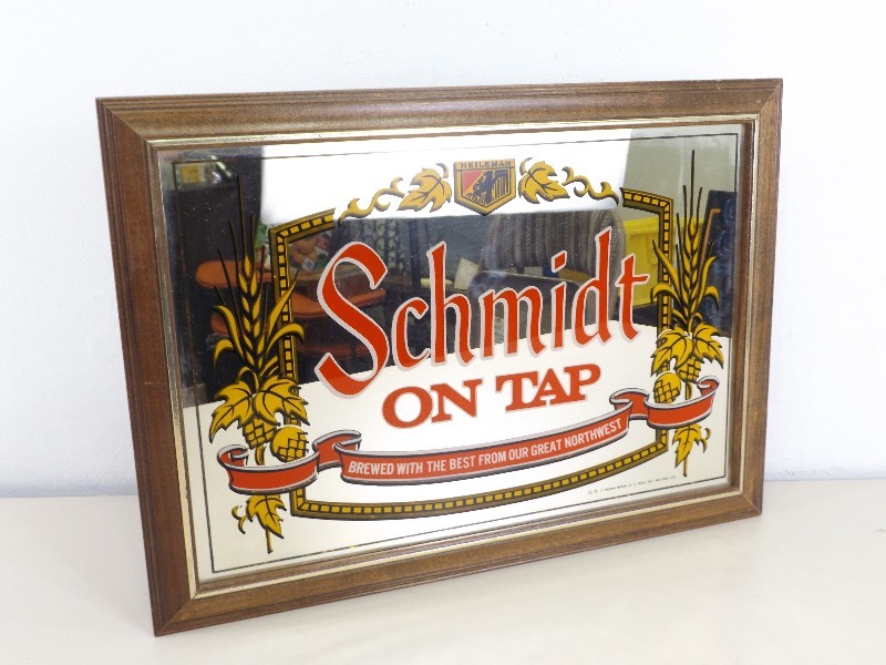 lot 34 image: Vintage WORKING Schmidt Beer Lighted Mirror 