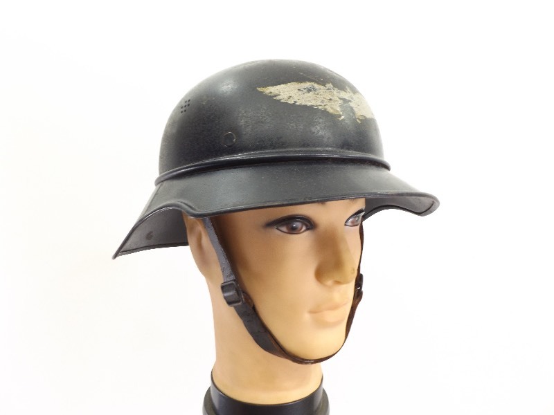 lot 45 image: GENUINE&nbspWWII Luftschutz&nbspGladiator&nbspHelmet RL 2-3911