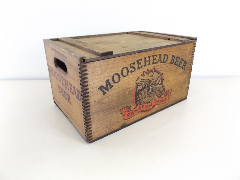 lot 71 image: Vintage Wood Moosehead Beer Crate