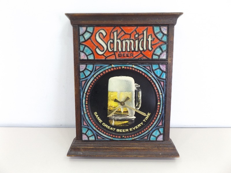 lot 85 image: Vintage Schmidt Beer Battery Operated Wall Clock Sign
