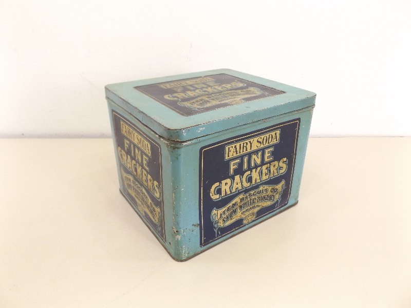 lot 141 image: Vintage Fairy Soda Fine Cracker Tin