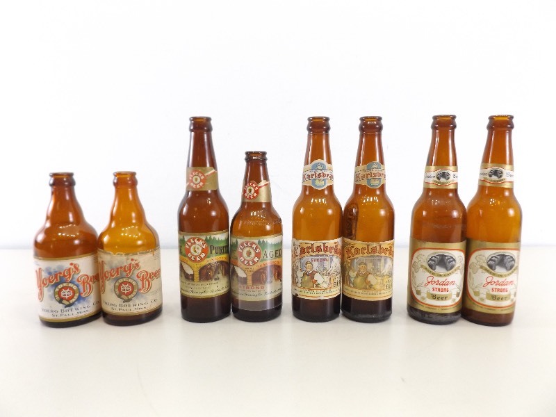 lot 148 image: Lot of 8 (4 pairs) of Vintage Beer Bottle Sets