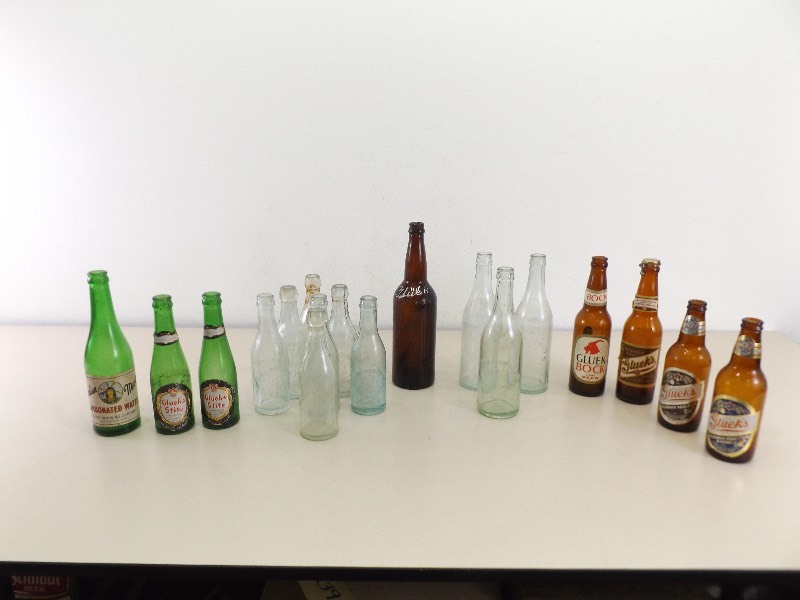 lot 150 image: Antique and Vintage Glueks Beer Bottle Collection