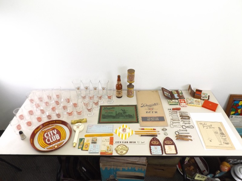 lot 152 image: Vintage and Antique Schmidts City Club Beer Collectors WOW Lot