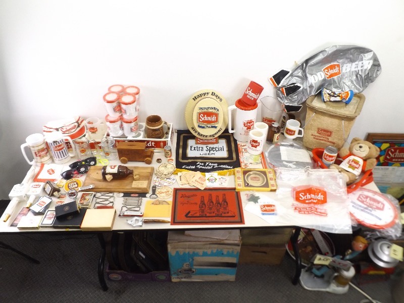 lot 169 image: Vintage Schmidt Beer Collectors WOW Lot