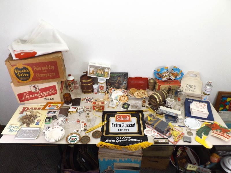 lot 172 image: Vintage Beer Advertising Collectors WOW Lot