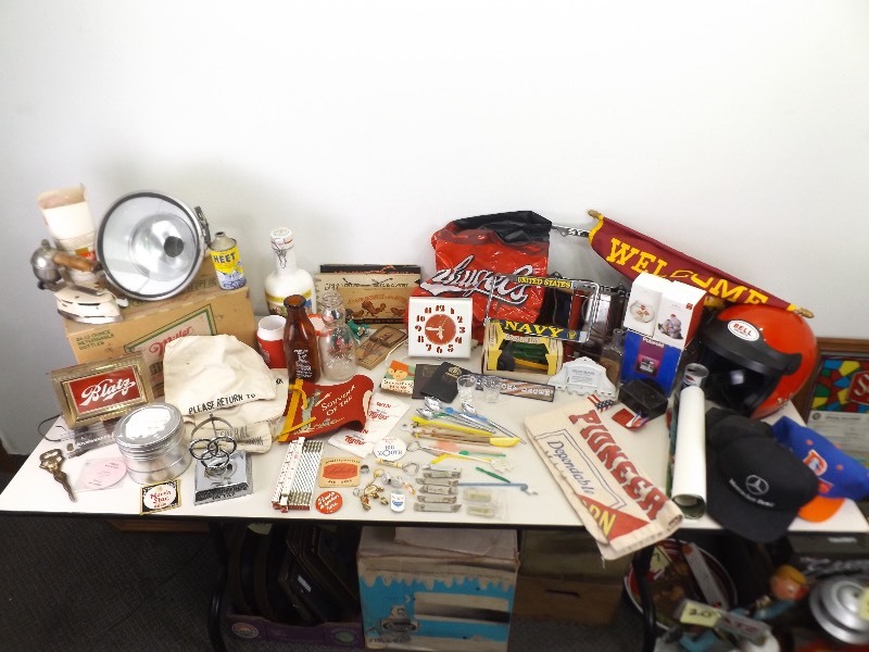 lot 174 image: Antique and Vintage Collectors WOW Lot